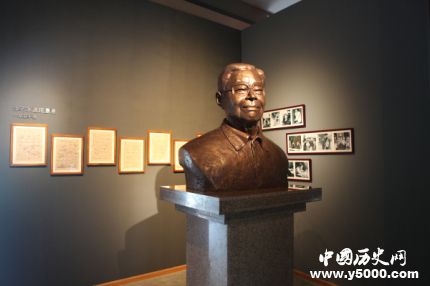 草嬰生平經(jīng)歷簡(jiǎn)介如何評(píng)價(jià)草嬰？