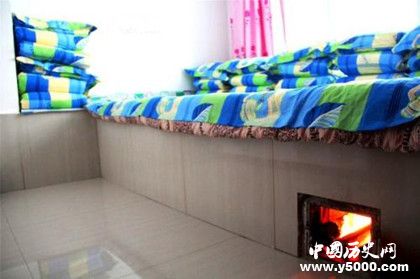 《鄉(xiāng)村愛情》中為什么東北人會在炕上吃飯