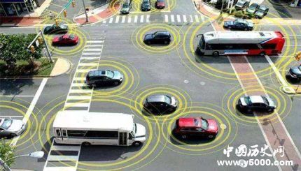 重慶首臺(tái)5G無人駕駛巴士亮相5G無人駕駛巴士有什么特點(diǎn)？