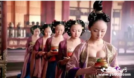 皇帝幼年結(jié)婚啥都不懂怎么辦？