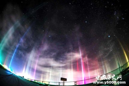 青海茶卡出現(xiàn)極美光柱 光柱現(xiàn)象產(chǎn)生的原因是什么？