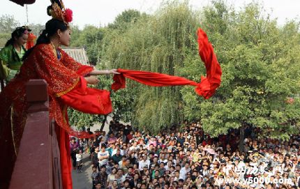 拋繡球寓意拋繡球選夫婿最早源于什么？
