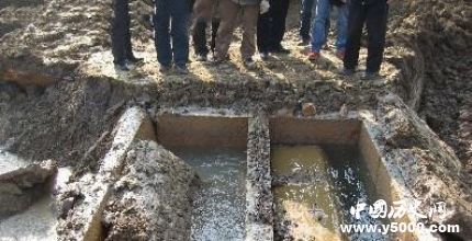 東北夫妻合葬墓出土未分解桑蠶絲是怎么回事？