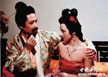 紅樓夢(mèng)賈珍人物形象分析賈珍和秦可卿什么關(guān)系？