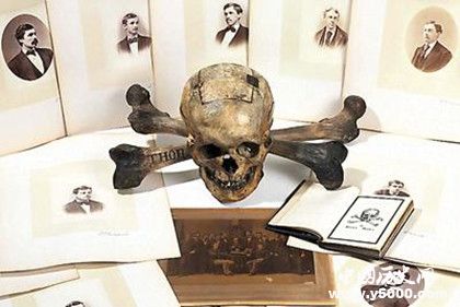 骷髏會(huì)是什么組織在哪所學(xué)校骷髏會(huì)標(biāo)志成員入會(huì)儀式介紹