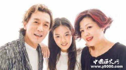 李詠女兒出書出的什么書李詠女兒個(gè)人簡(jiǎn)介 李詠女兒出書出的什么書李詠女兒個(gè)人簡(jiǎn)介