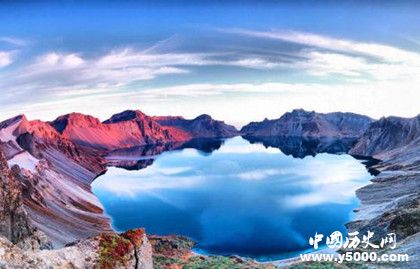 長(zhǎng)白山天池簡(jiǎn)介長(zhǎng)白山地理位置氣候環(huán)境介紹旅游景點(diǎn)旅游攻略