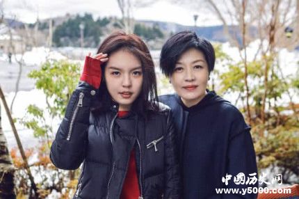 李詠女兒出書出的什么書李詠女兒個(gè)人簡(jiǎn)介 李詠女兒出書出的什么書李詠女兒個(gè)人簡(jiǎn)介