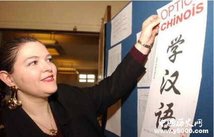 阿聯(lián)酋36萬年薪聘漢語老師去阿聯(lián)酋教漢語有什么要求？