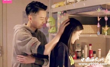 Les電影推薦《錯了性別不錯愛》人物劇情介紹大型掰彎現(xiàn)場