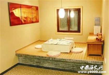 《鄉(xiāng)村愛情》中為什么東北人會在炕上吃飯