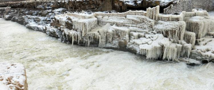 壺口瀑布冰凌奇觀冰凌的形成原因是什么？