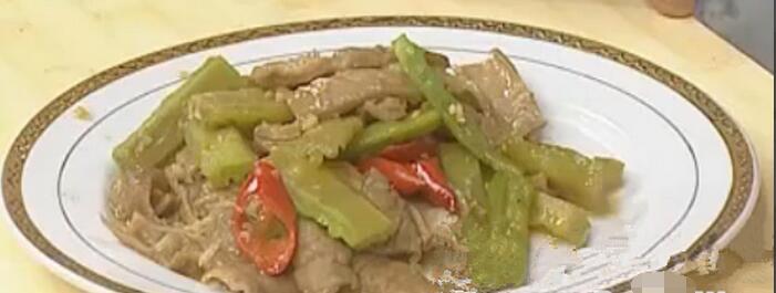 清熱解暑的苦瓜炒大腸怎么做？