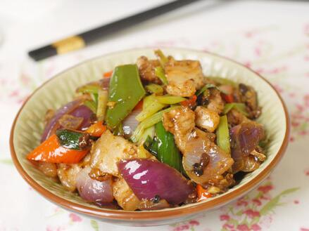 葷素搭配營養(yǎng)的大腸炒五花肉怎么做？