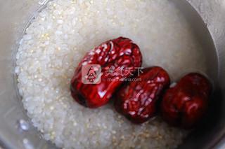 蟲(chóng)草花枸杞粥