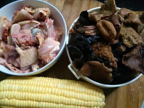 農(nóng)家野生菌燉雞的做法