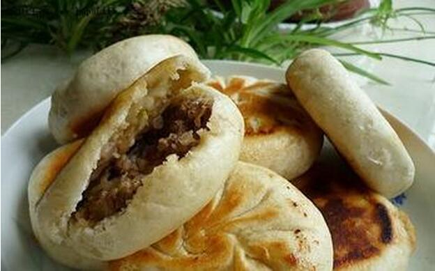 味道超級(jí)棒的早餐圓蔥牛肉餅怎么做？