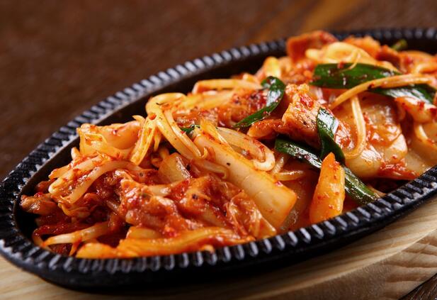 經(jīng)典下飯菜辣白菜炒五花肉怎么做？