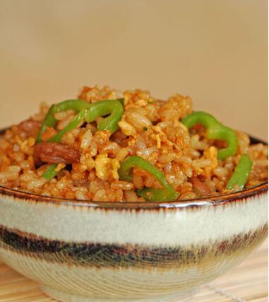 美味的青椒肉絲蛋炒飯?jiān)趺醋觯?/ data-ewBd=