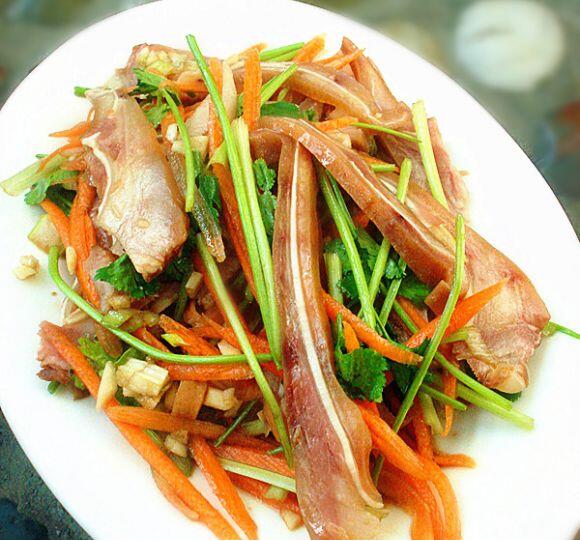 開胃小菜涼拌豬耳怎么做？