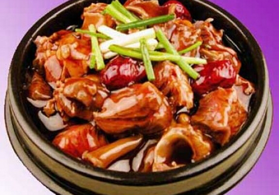 冬季養(yǎng)生菜紅燒鹿肉怎么做？