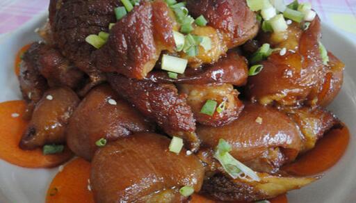 怎么做醬香濃郁的醬燒豬蹄？