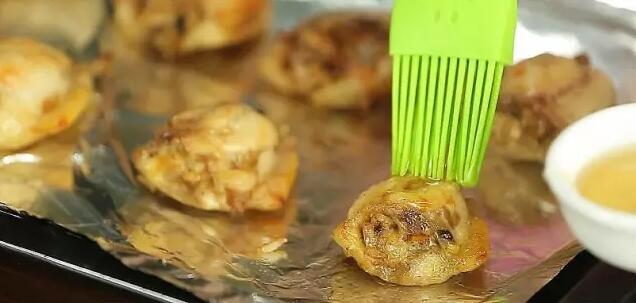 金黃飽滿的芝士雞翅包飯?jiān)趺醋觯?/ data-pbOP=