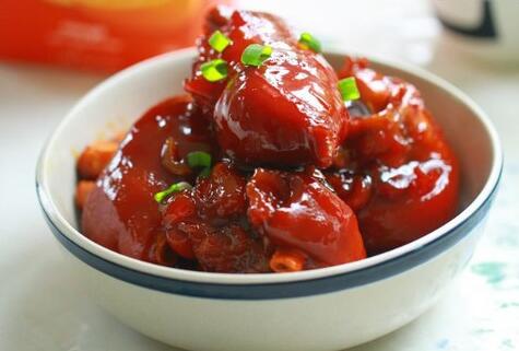 如何做壯腰養(yǎng)身的冰糖豬蹄？