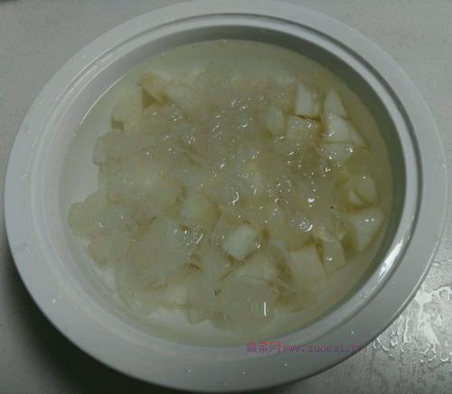 冰糖雪梨燉燕窩的做法
