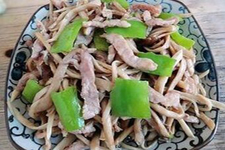 茶樹(shù)菇炒肉