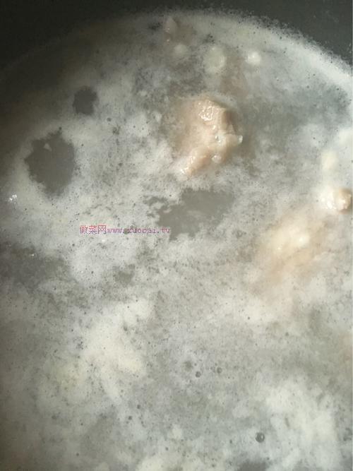 泡菜排骨鍋的做法