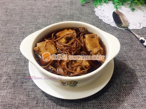 蟲(chóng)草花排骨湯的做法