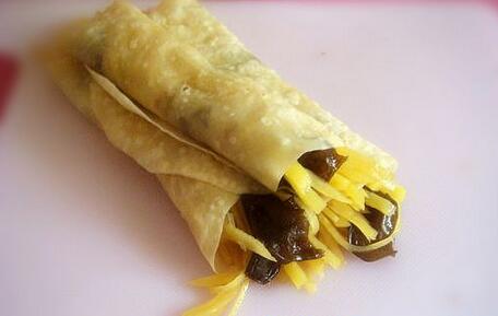 燙面美食木耳春餅怎么做？