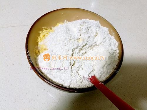 草莓醬夾心編織餅干的做法