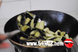 魚(yú)香茄子的做法3