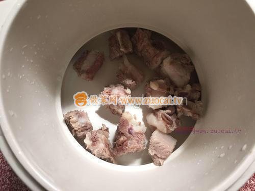 蟲(chóng)草花排骨湯的做法