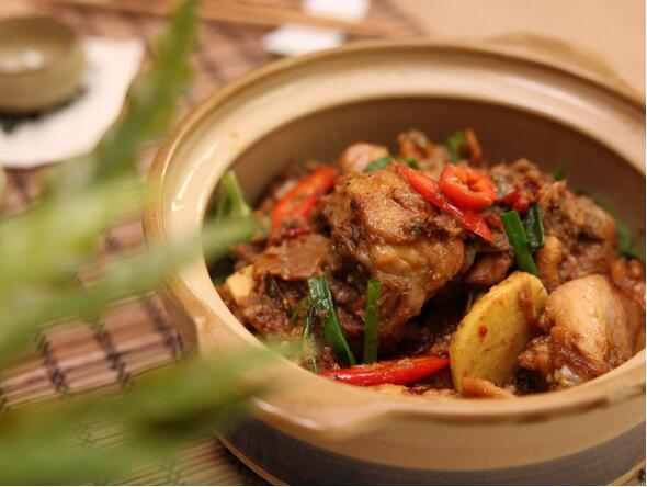 砂鍋美味姜爆蟹粉砂鍋雞怎么做？