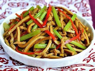 芹菜香干炒肉絲怎么做？