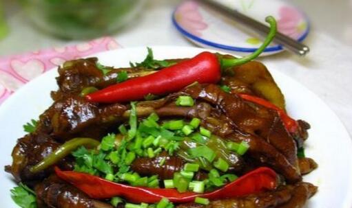 骨酥肉爛的雙椒鳳爪怎么做？