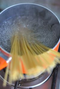 甜蝦蘆筍白醬意面#圣誕美味意餐#的做法步驟1