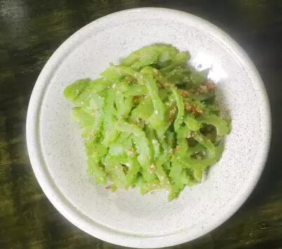 涼拌菜蒜蓉拌苦瓜怎么做？