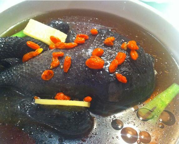 湯鮮味美的清燉烏雞湯怎么做？