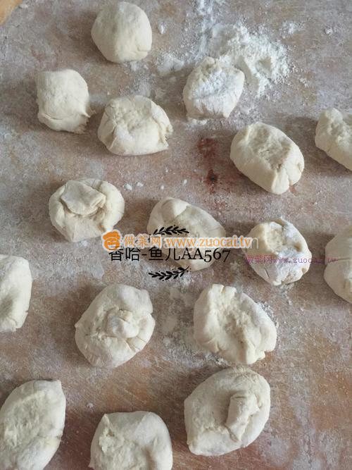 牛肉胡蘿卜木耳包子的做法