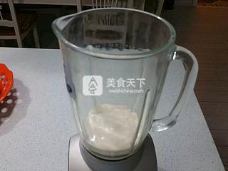 香蕉奶昔的做法步驟：2