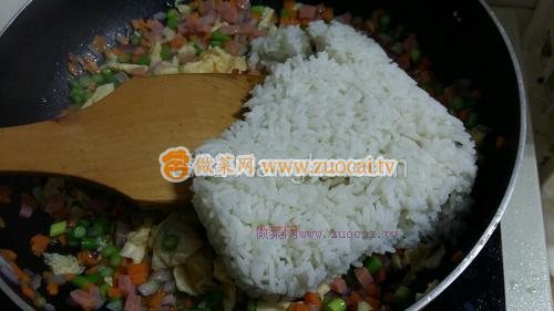 韓國(guó)泡菜炒飯的做法