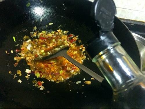 酸菜鯽魚(yú)的做法