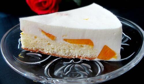 簡單美味的蛋糕酸奶慕斯蛋糕怎么做？