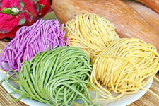 七彩面條的做法