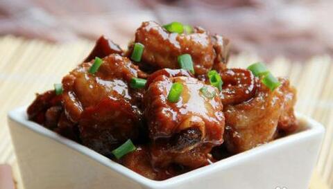開胃又不膩口的山楂燜排骨怎么做？