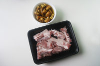 不需要技術(shù)含量的【姬松茸排骨煲仔飯】的做法步驟2